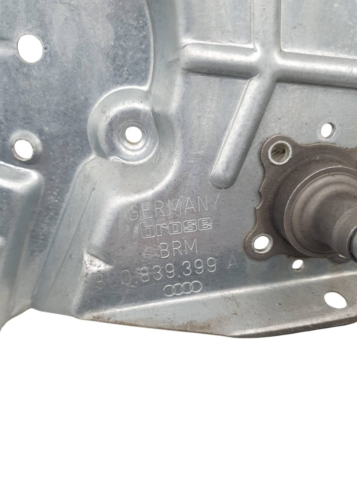 8D0839399A Audi A4, B5, Fensterhebermechanik manuell, Gestell, Scheibe kplt., hinten links, – Bild 3