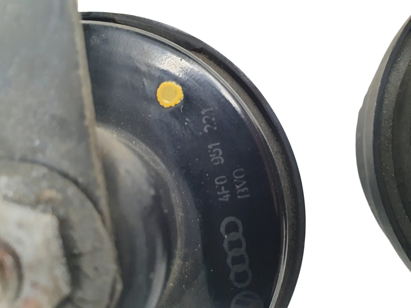 4F0951221/223 Audi A6 4F Signalhornsatz mit Halter – Bild 3