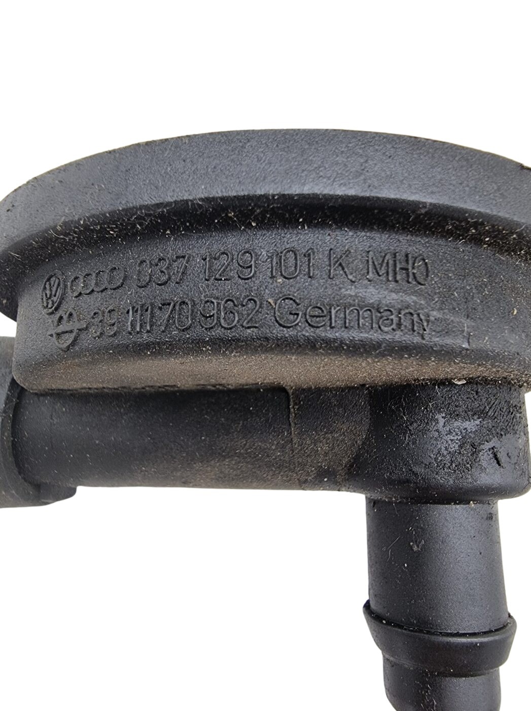 037129101K 039103493A Audi 80 B4/Cabrio/Coupe Typ 89 2.0l Ölabscheider/Kurbelgehäuseentlüftung – Bild 2