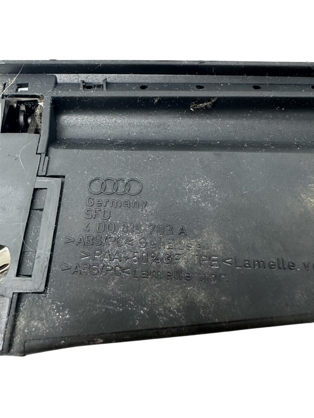4D0819703A Audi A8 D2 Luftdüse Luftführung B-Säule links schwarz – Bild 3