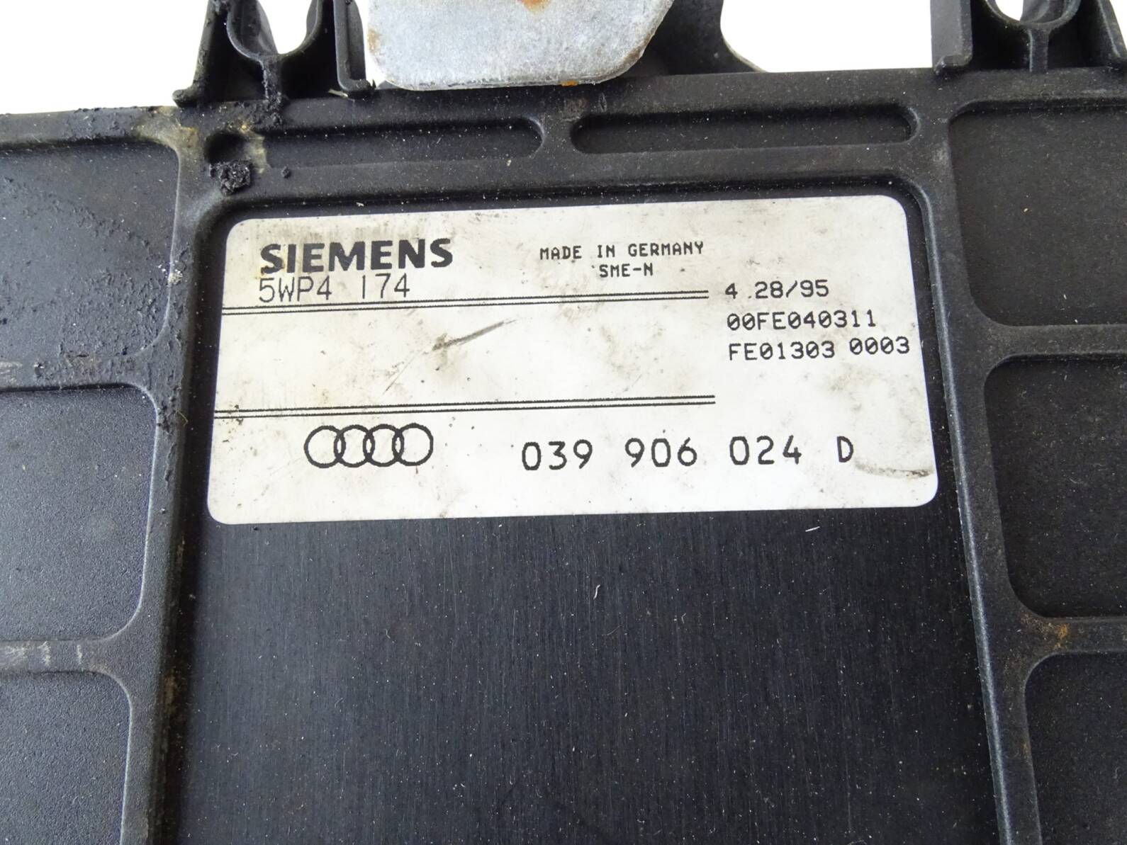 039906024D Audi 80 B4 Cabrio Coupe 100 A6 C4 2.0l 115PS ABK Motorsteuergerät – Bild 2