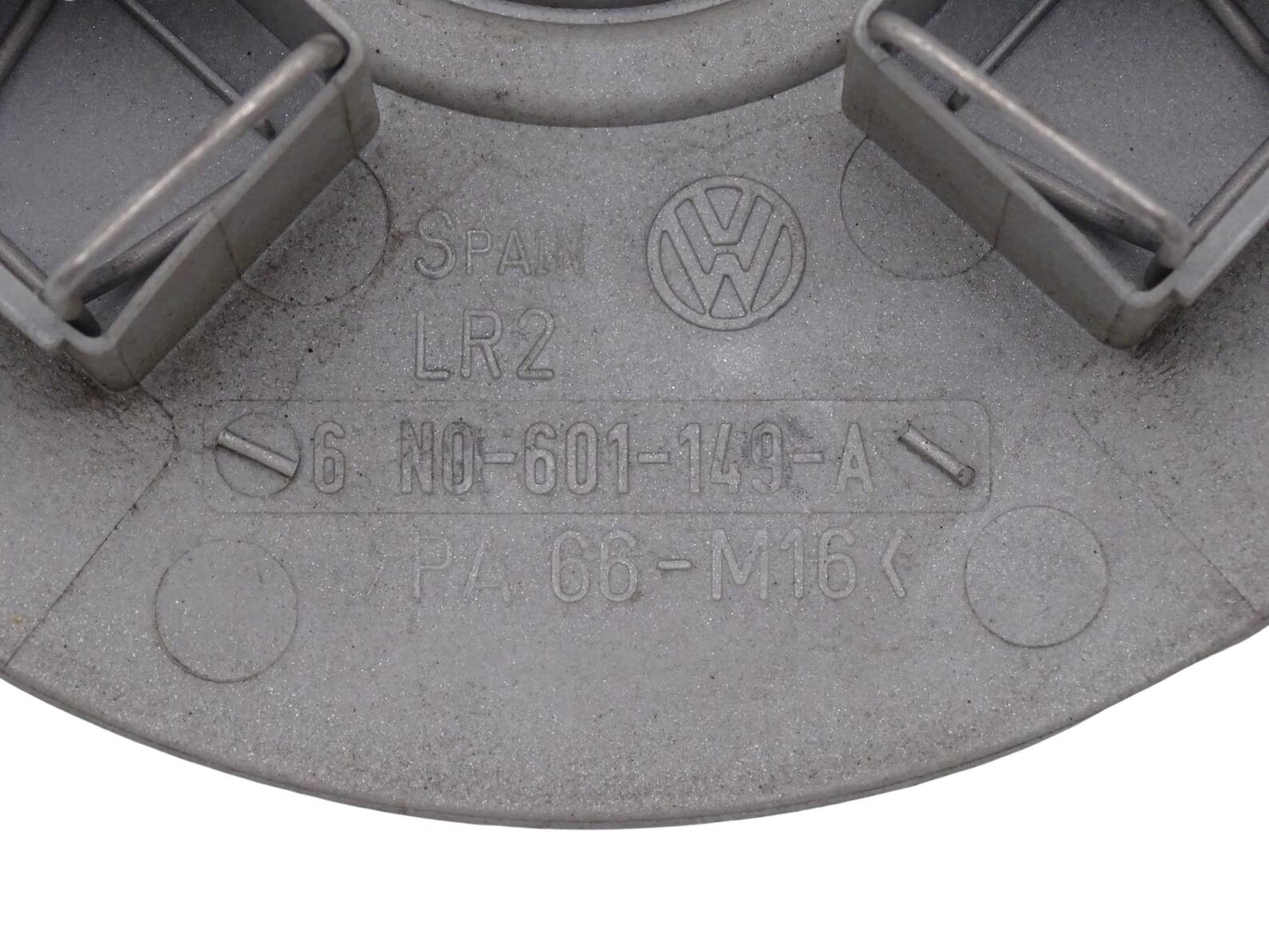 6N0601149A VW Polo 6N Nabendeckel Silber – Bild 3