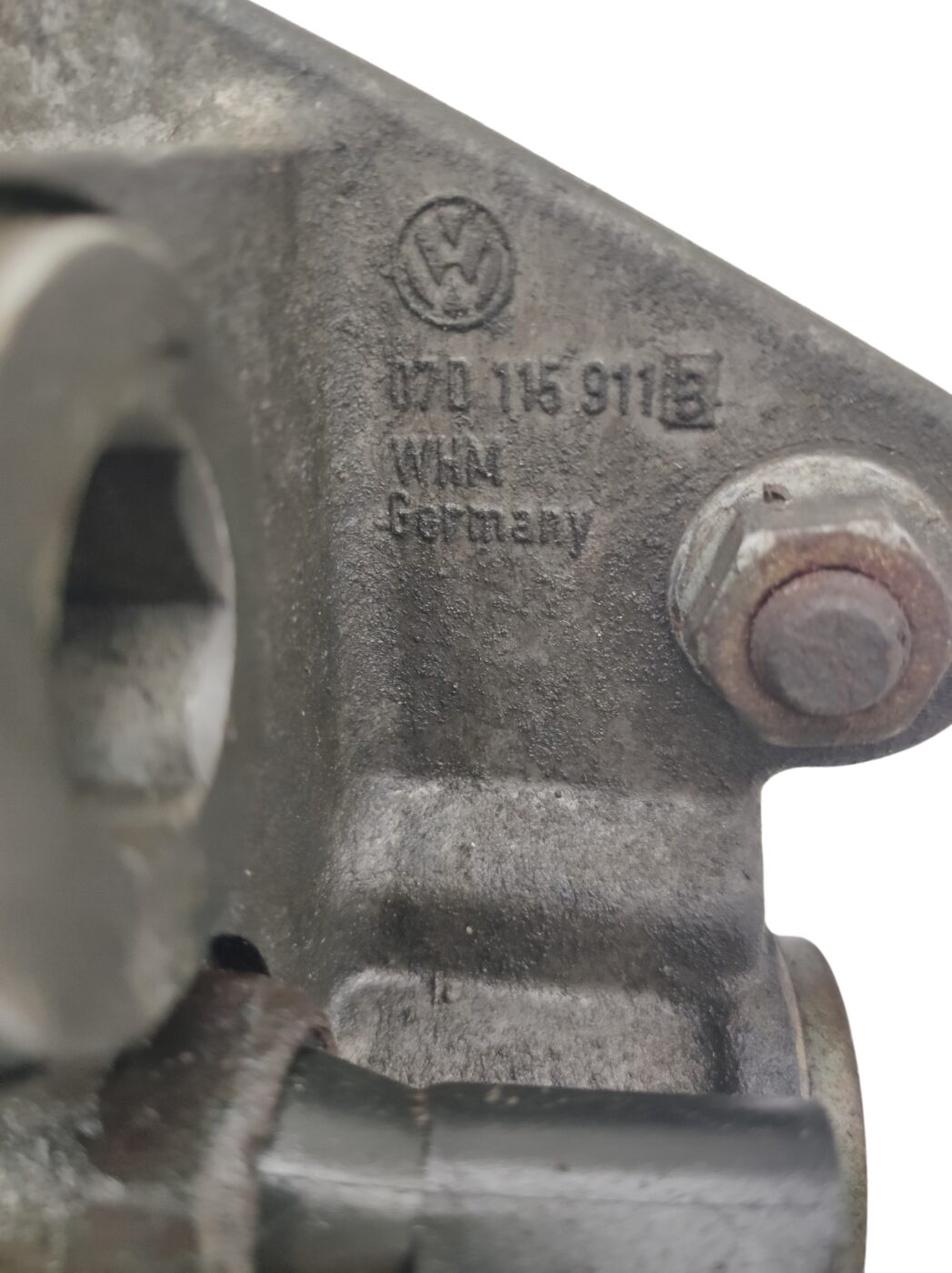 07D115911B VW Passat 3BG 4.0 W8 Gehäuse Kühler Öl/Ölfiltergehäuse – Bild 2