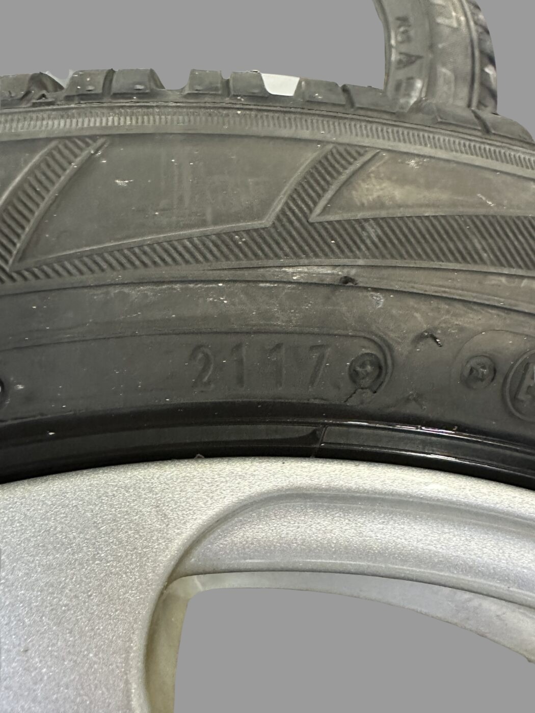 RH MX655 Showline Alufelgensatz Silber 6,5Jx15 Zoll 185/55 R15 Winterreifen KBA 45372 – Bild 7