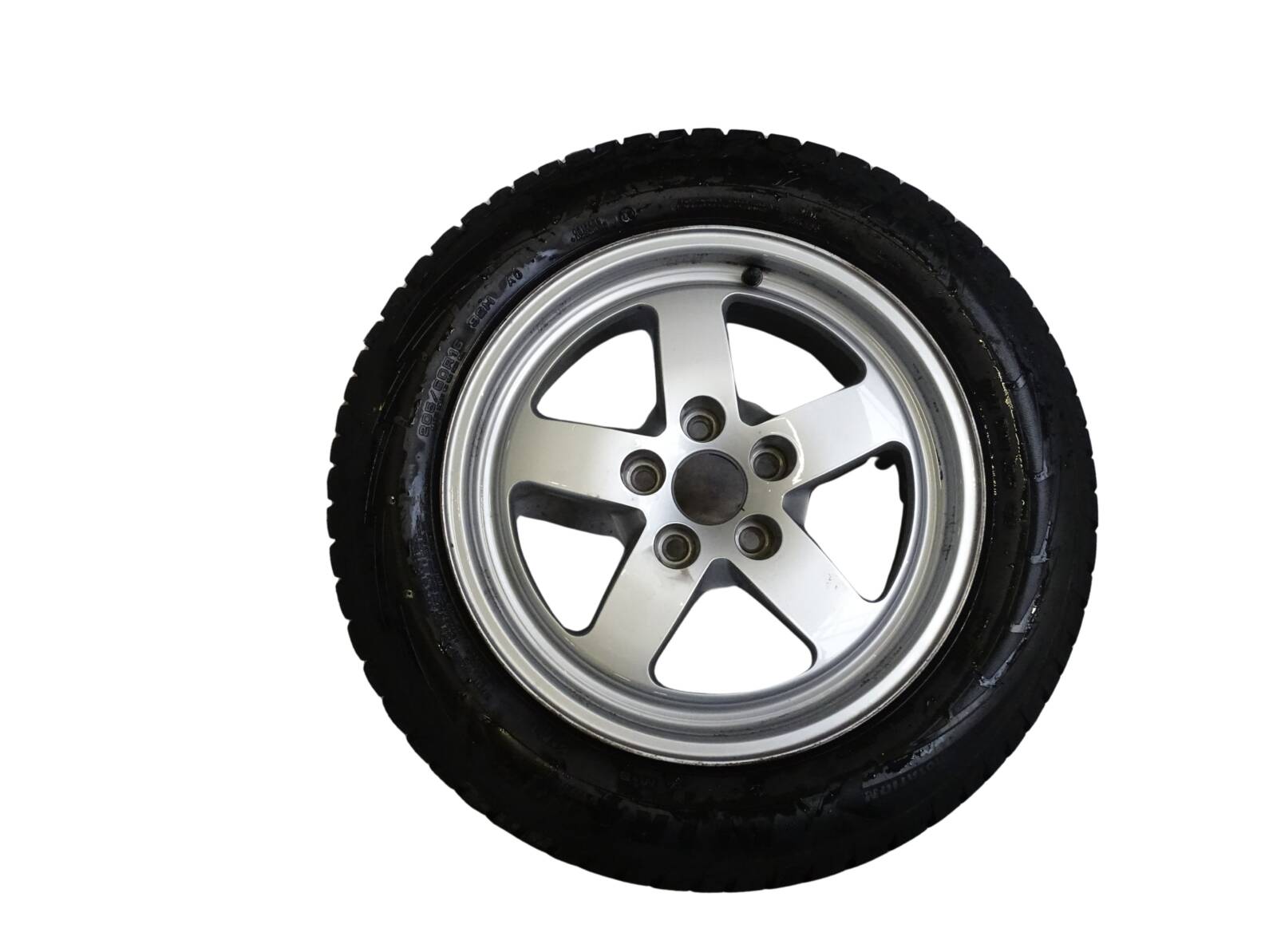 8W0601025 Audi Alufelgensatz 7Jx16 Zoll ET35 silber mit Winterreifen 205/60 R16 Lochkreis 5x112 und Audi Radkappen – Bild 4