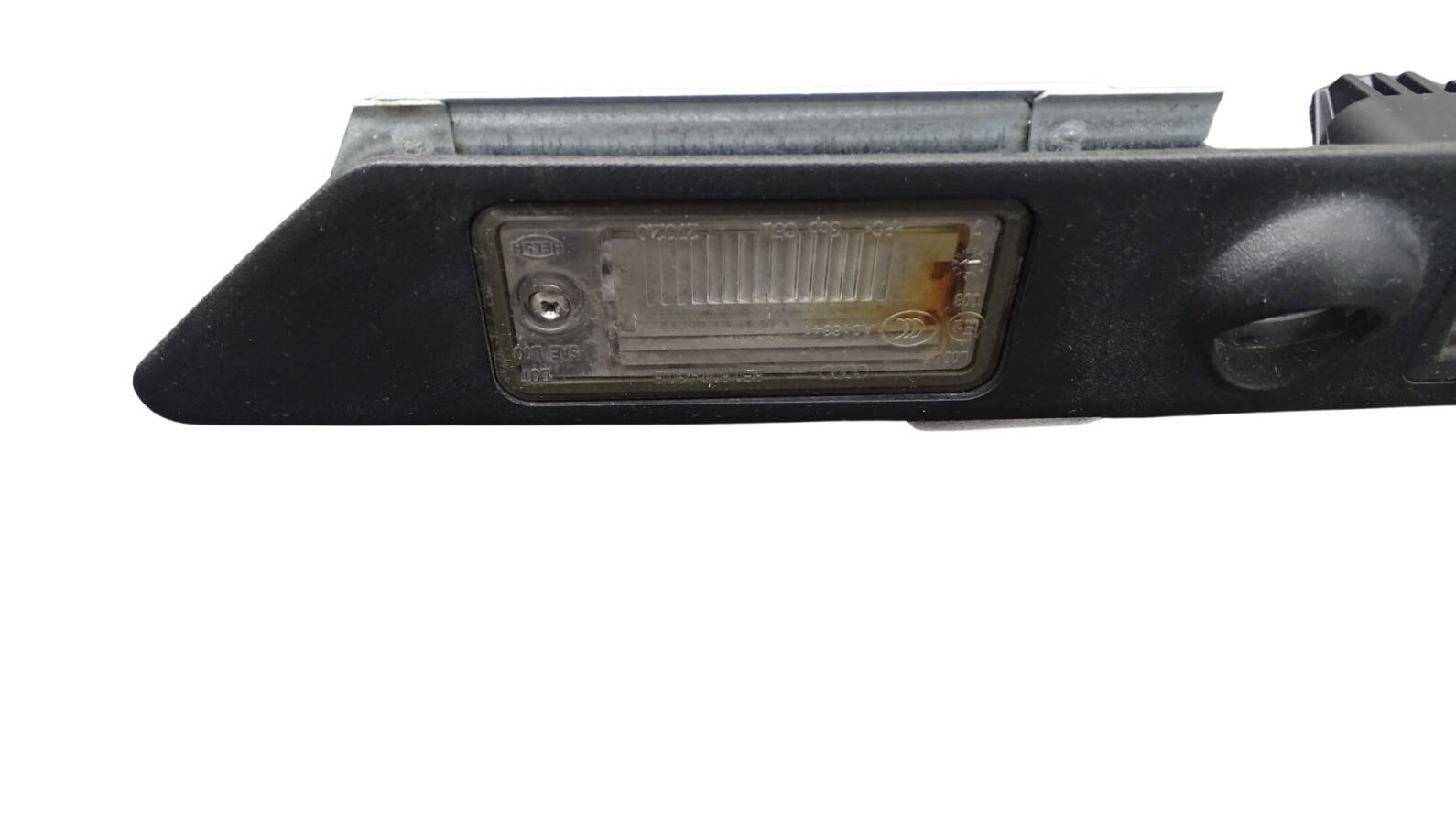 8E0827574C Audi A3 8P A4 8E A5 8T 8F A6 A8 XY Griffleiste Heckklappe Kennzeichen – Bild 2
