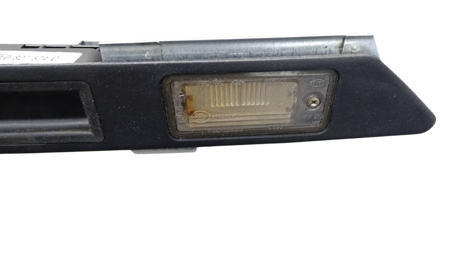 8E0827574C Audi A3 8P A4 8E A5 8T 8F A6 A8 XY Griffleiste Heckklappe Kennzeichen – Bild 3