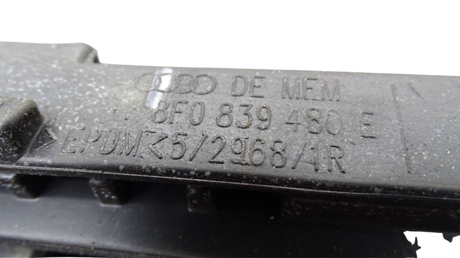 8F0839480E Audi A5 8F Cabrio Türdichtung hinten rechts – Bild 3