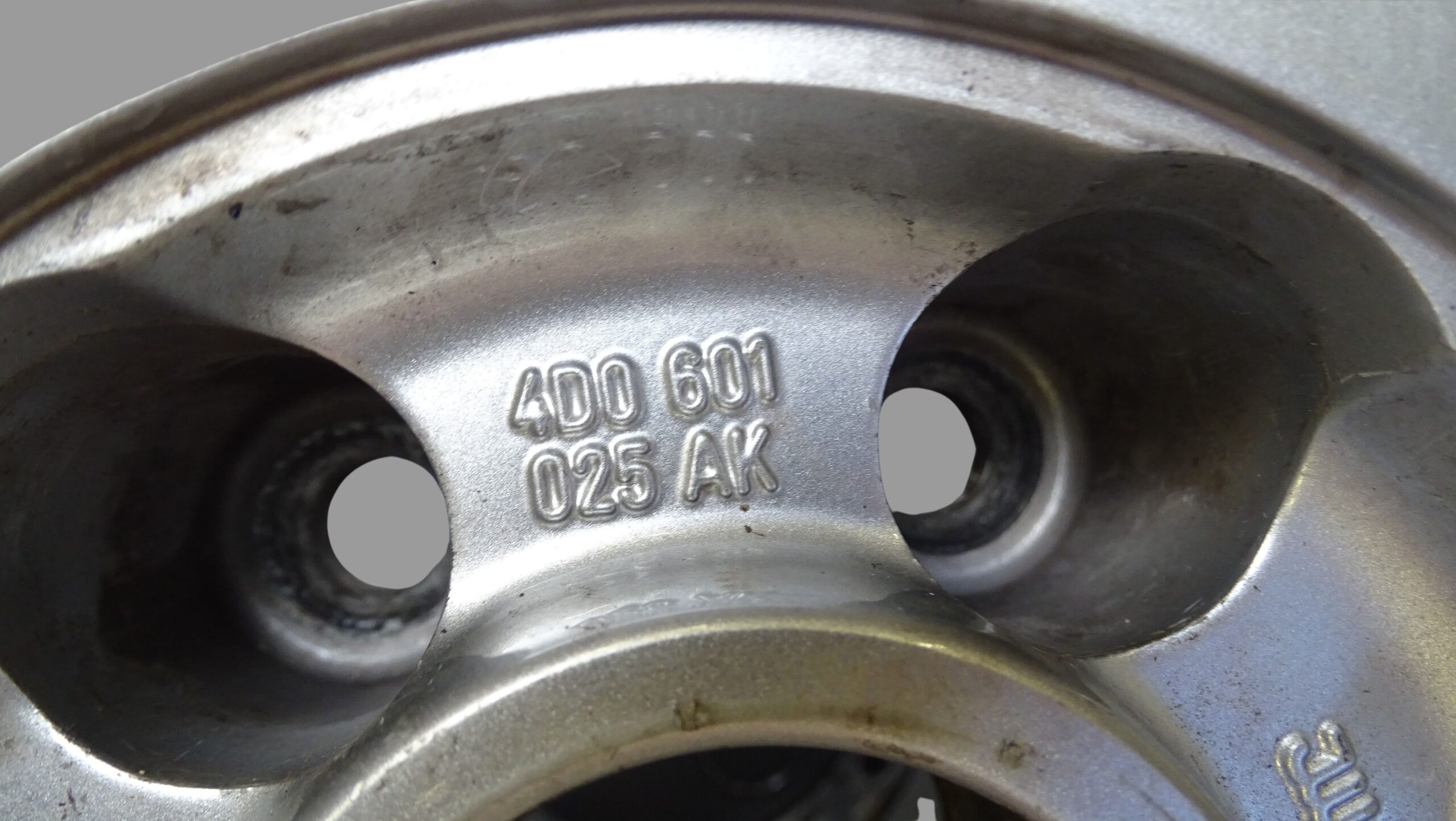 4x 4D0601025AK Audi A8/S8 Alufelgen 7,5Jx18H2 ET39 mit Narbendeckel und Reifen – Bild 12