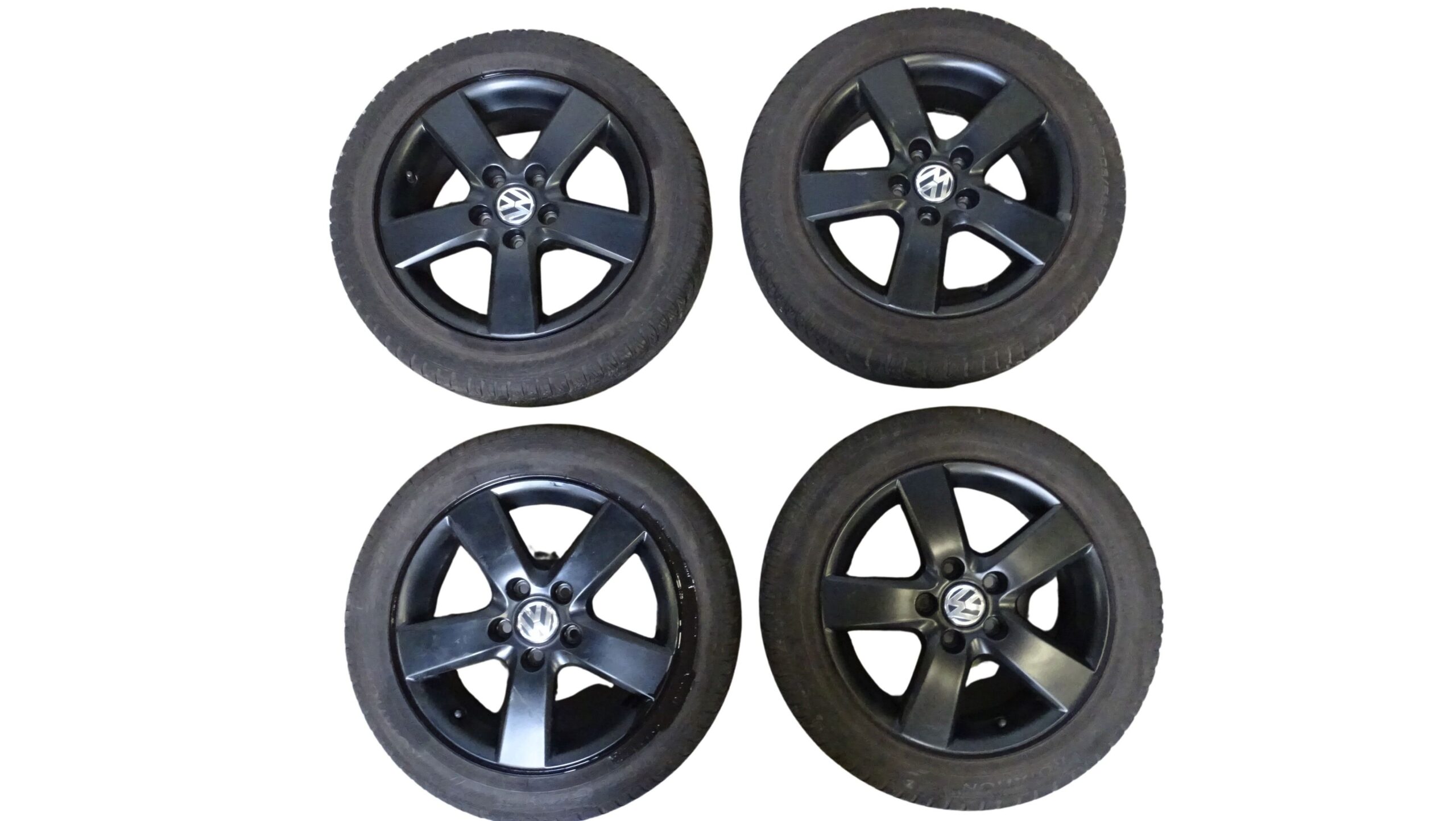 4x 1T0601025M VW Golf 5 6 Golf Plus 6,5x16H2 ET50 mit Narbendeckel und Winterreifen