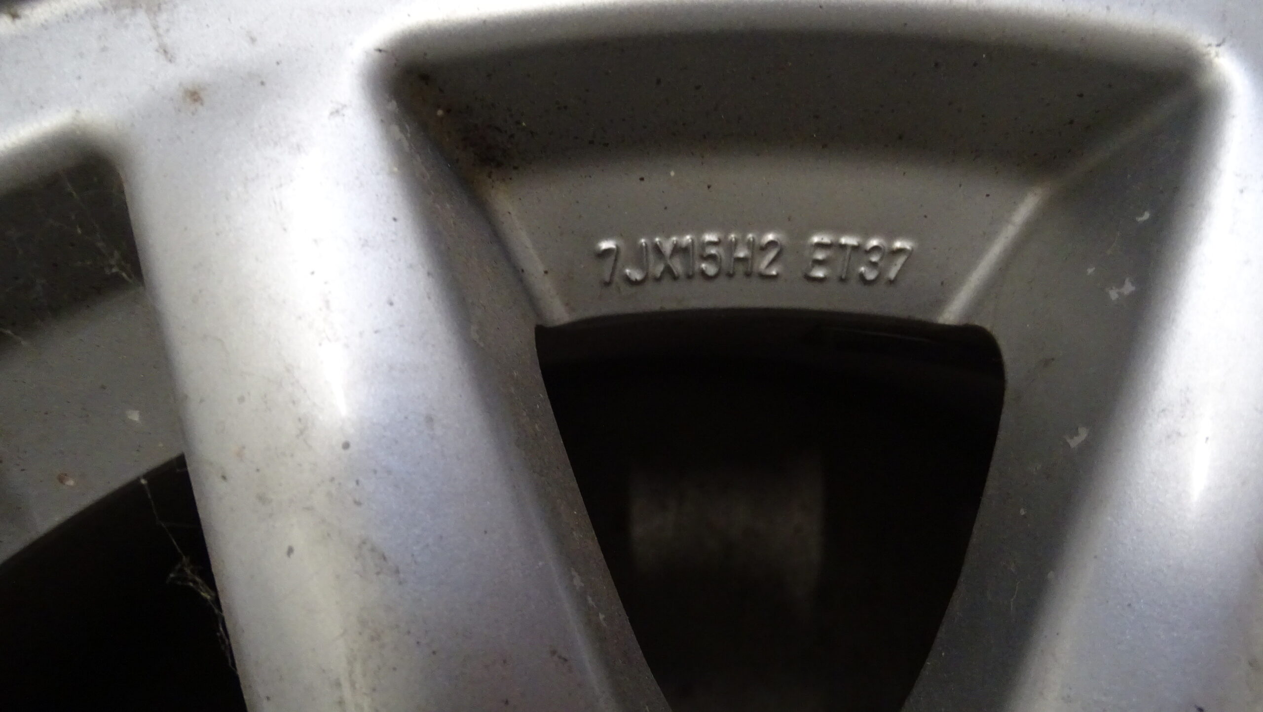 8A0601025C Audi 80 B4 Alufelge 7x15 Zoll ET37 Lochkreis 4x108 – Bild 5