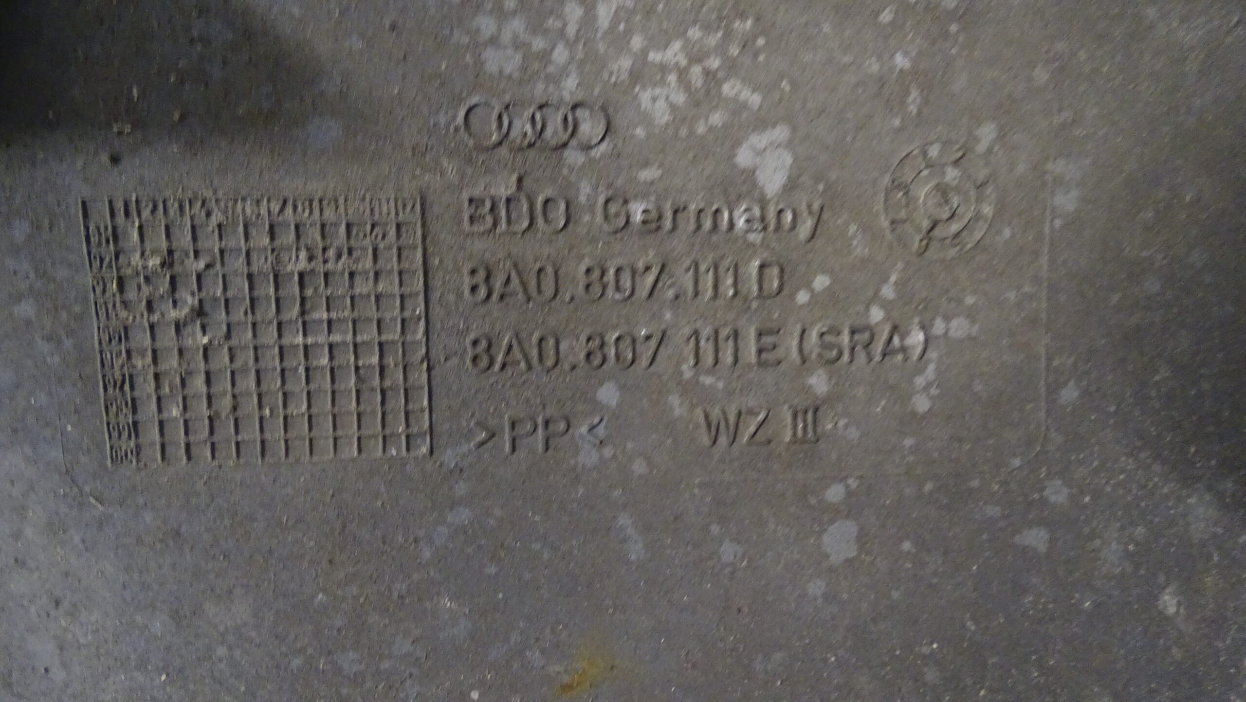 8A0807111D Audi 80 B4 Limo Avant Stoßstange Vorne Dunkelgrau – Bild 6