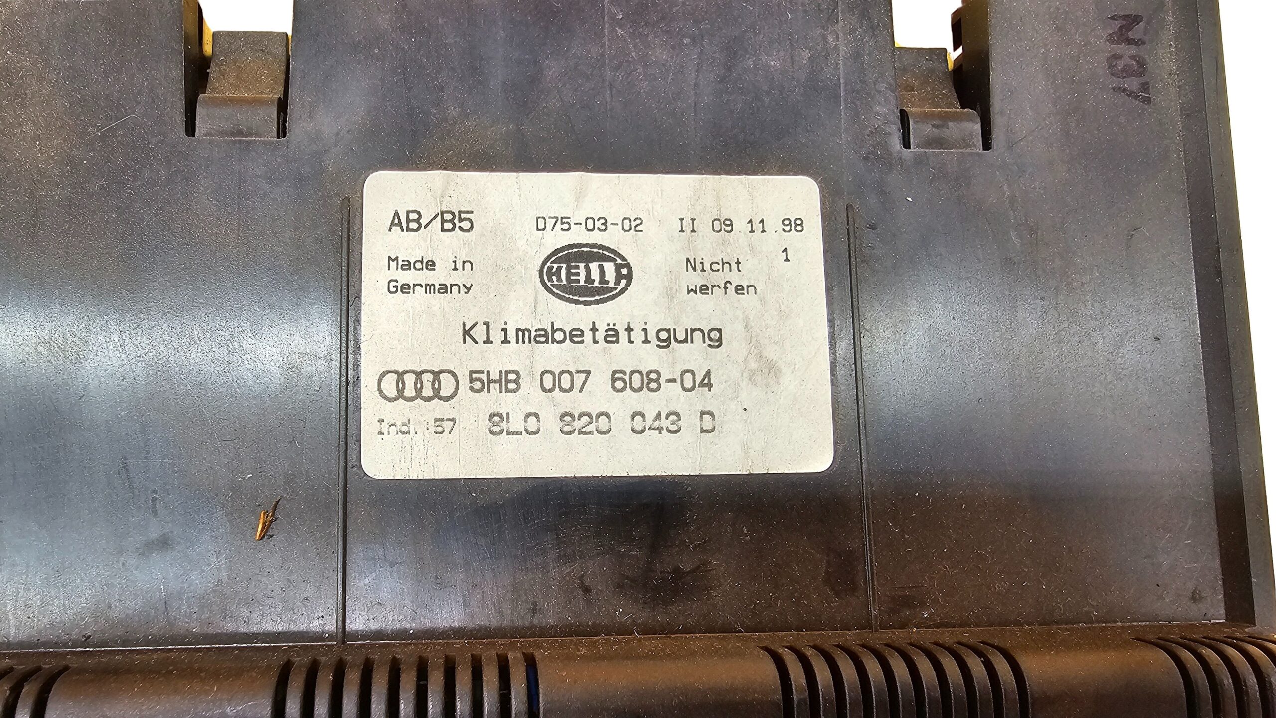 8L0820043D Audi A3 S3 8L A4 S4 B5 Klimatronic-Display Klimabetätigung – Bild 4