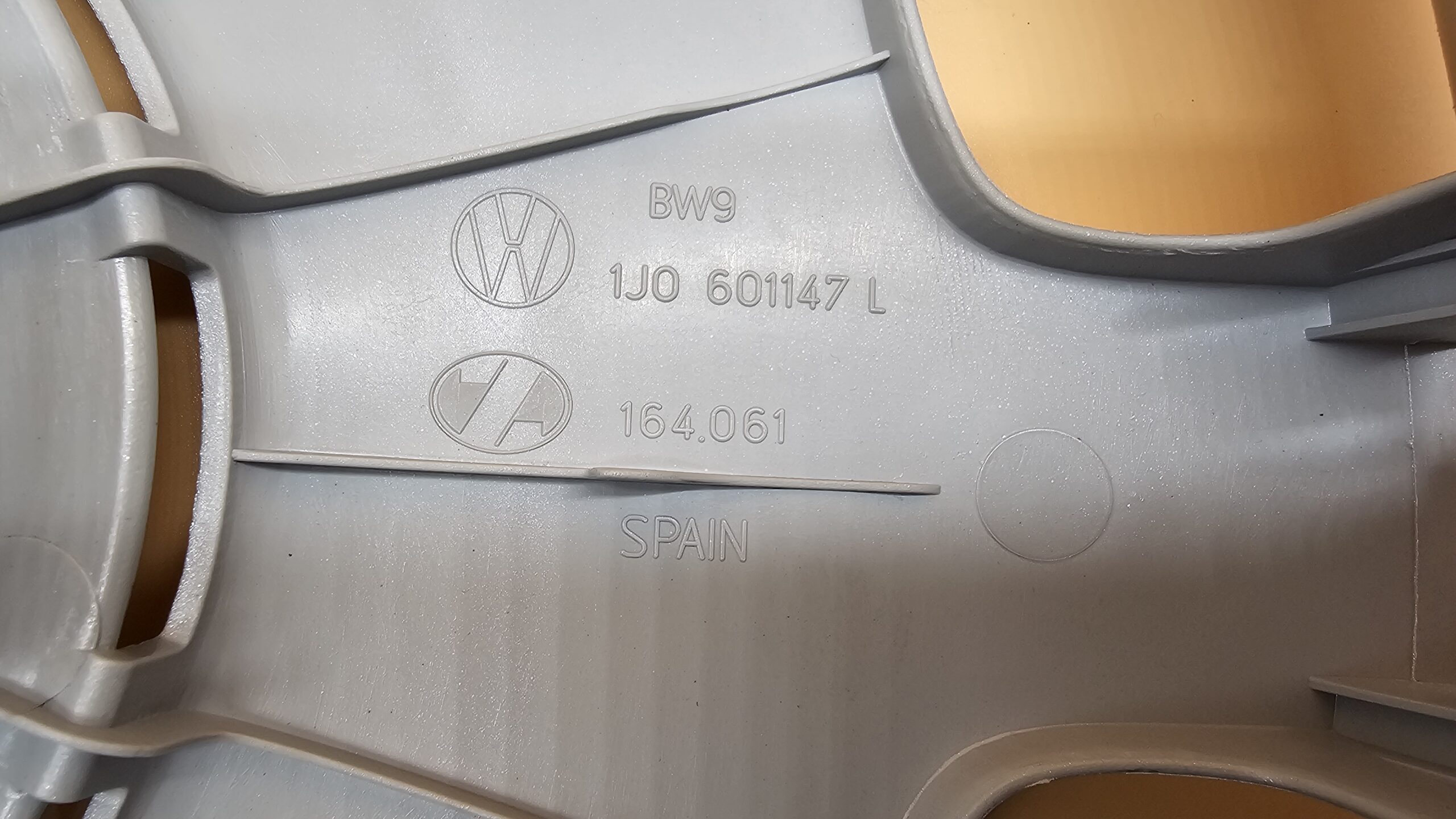 1J0601147L GJW Original Volkswagen VW Golf Radkappe 14 Zoll Neu – Bild 3