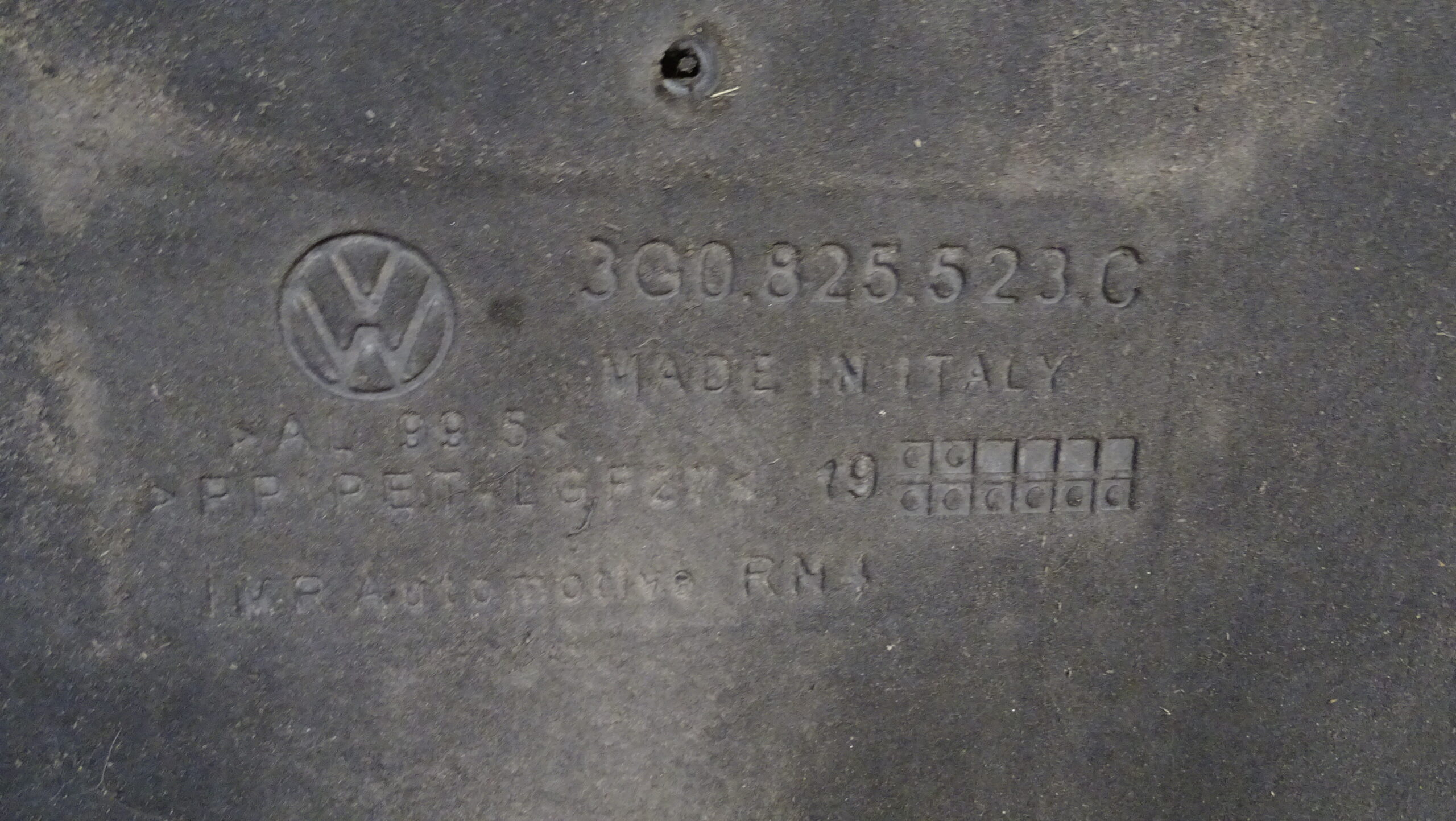 3G0825523C Unterbodenverkleidung Unterfahrschutz Motorschutz Unterbodenschutz Passat B8 – Bild 3