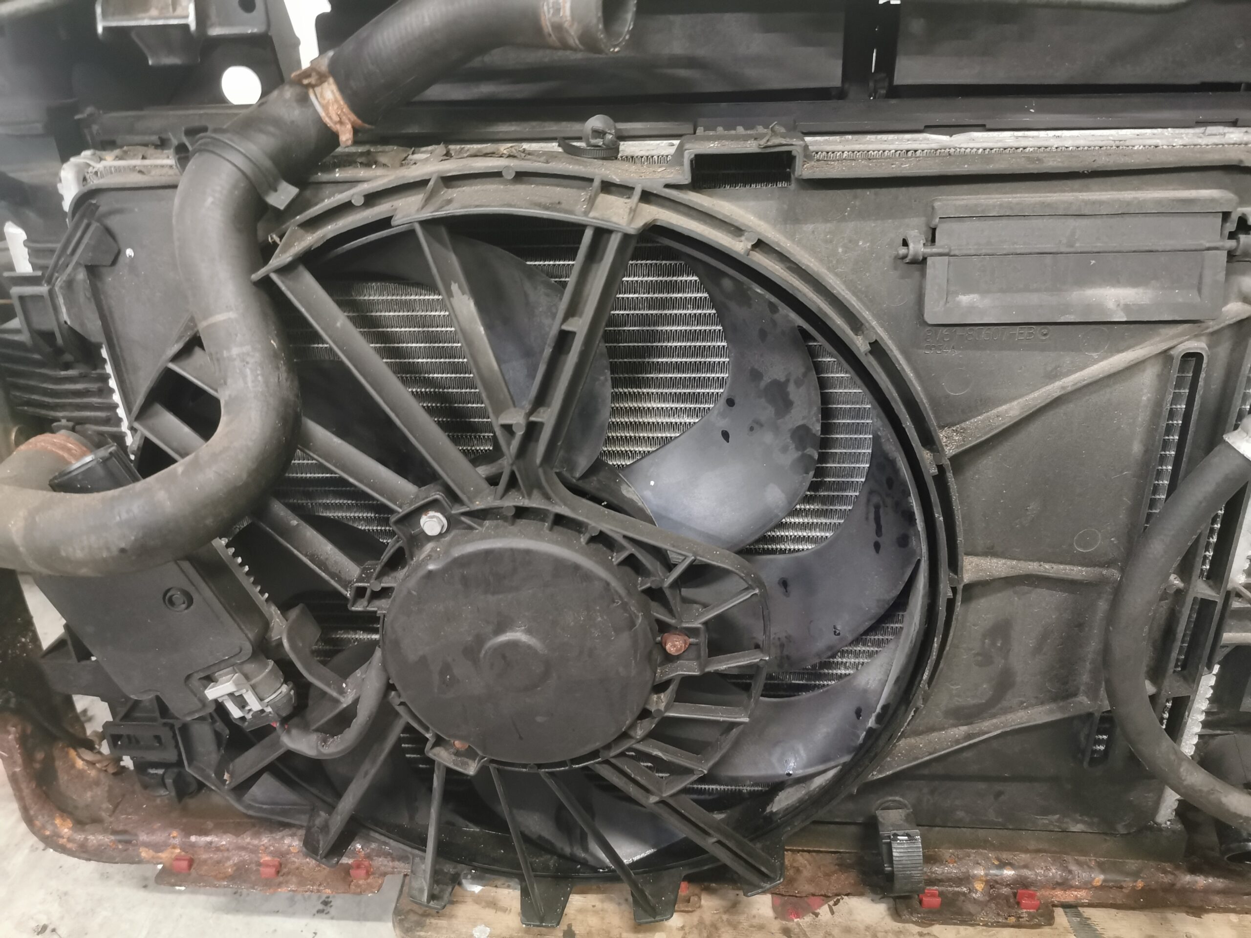 Ford Focus MK3 III Turnier 1,6L TDCi Diesel Schlossträger Frontmaske mit Kühlerpaker – Bild 6