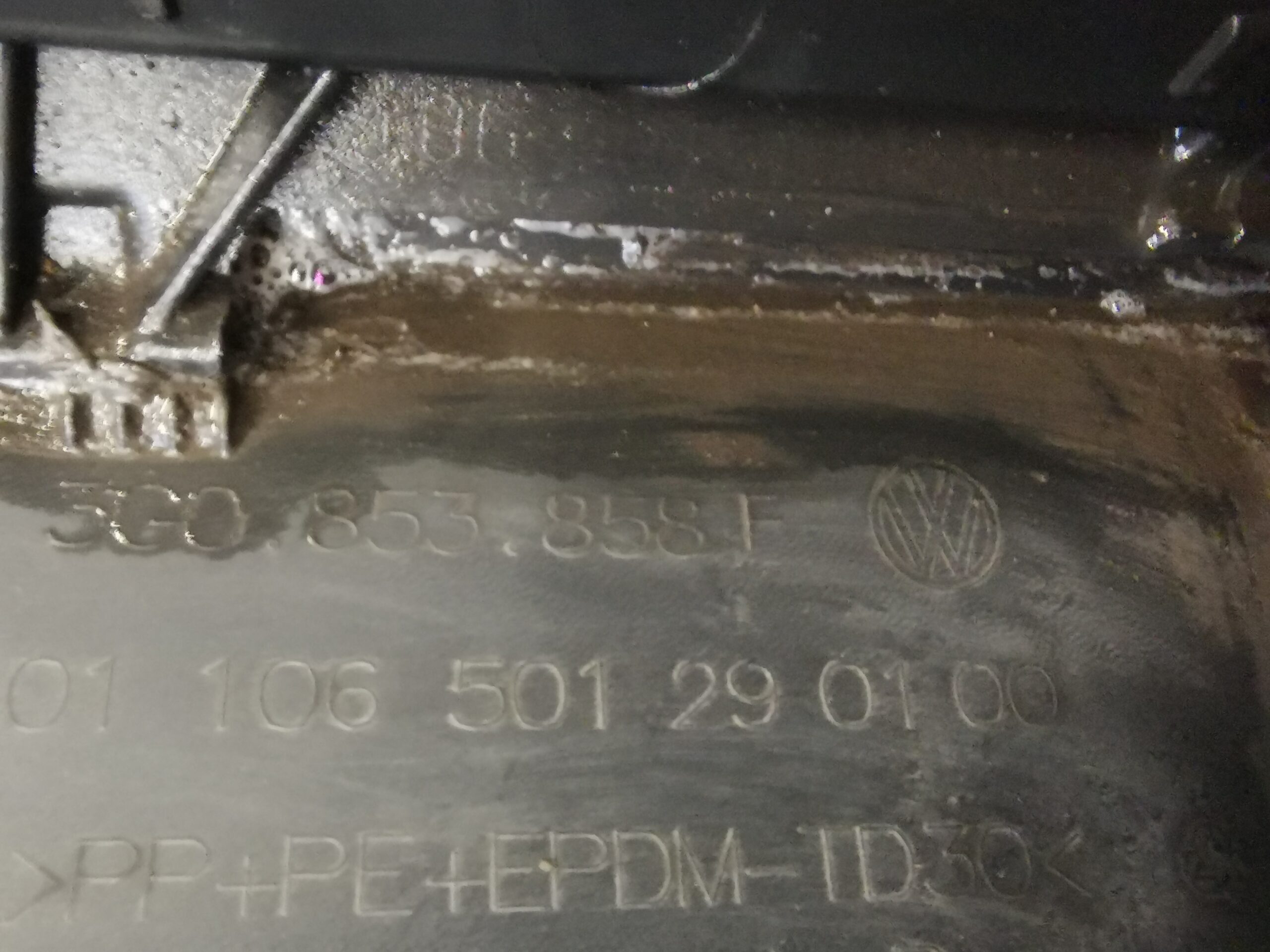 3G0853858F VW Passat B8 Seitenschweller Schwellerverkleidung Unterholmverkleidung Rechts – Bild 10