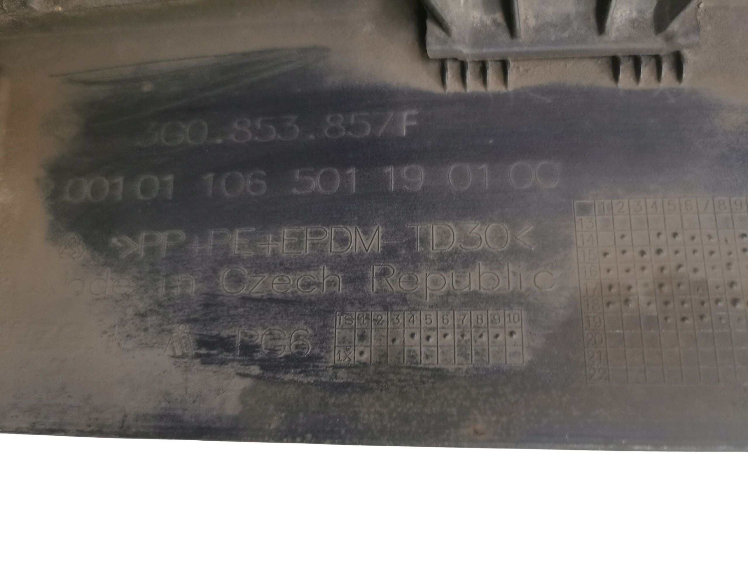 3G0853857F VW Passat B8 Seitenschweller Schwellerverkleidung Unterholmverkleidung Links – Bild 11