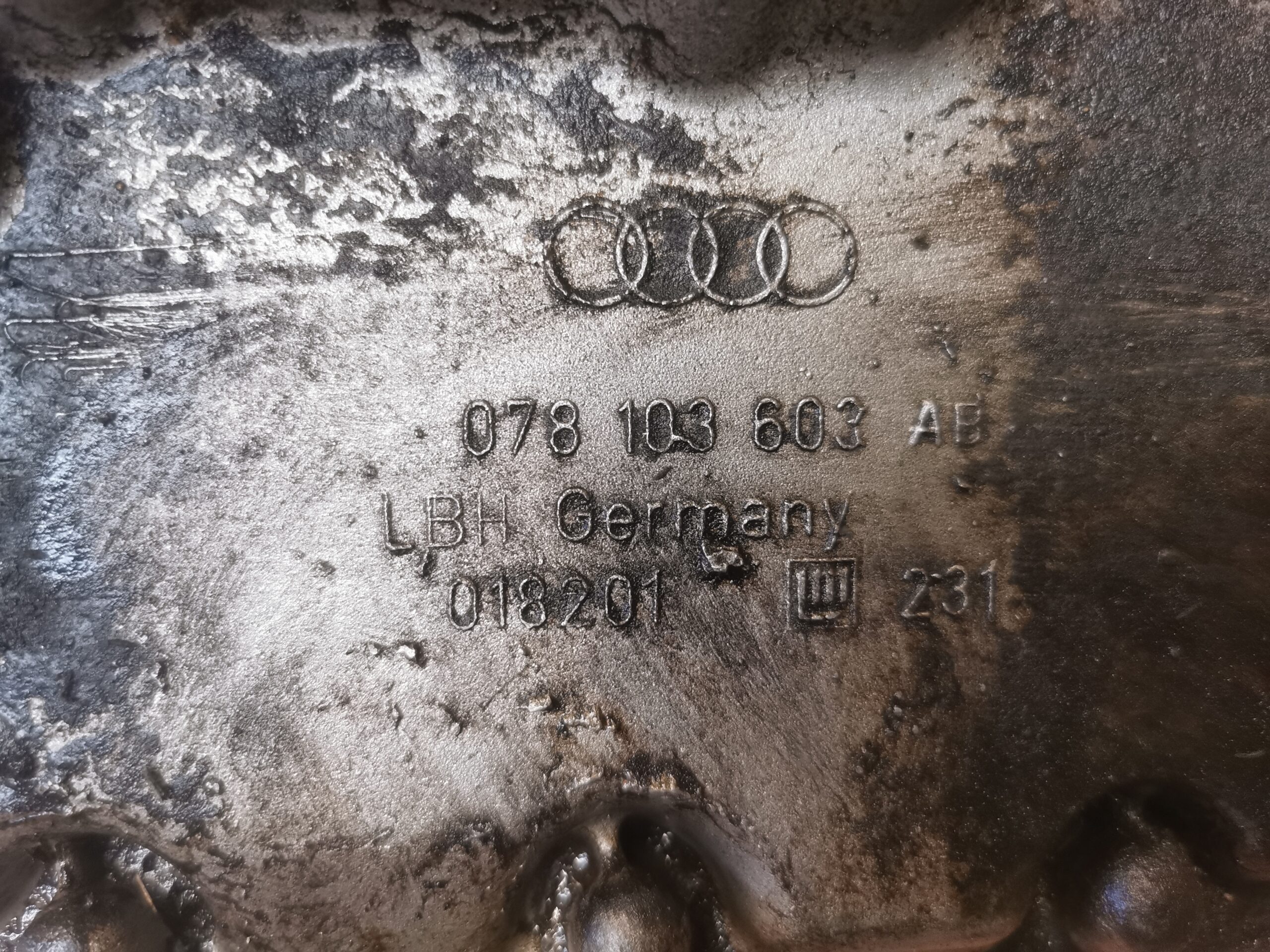 078103603AB Audi Cabrio Typ 89 A4 B5 B6 8E A6 4B A8 D2 V6 Oberteil Ölwanne – Bild 5