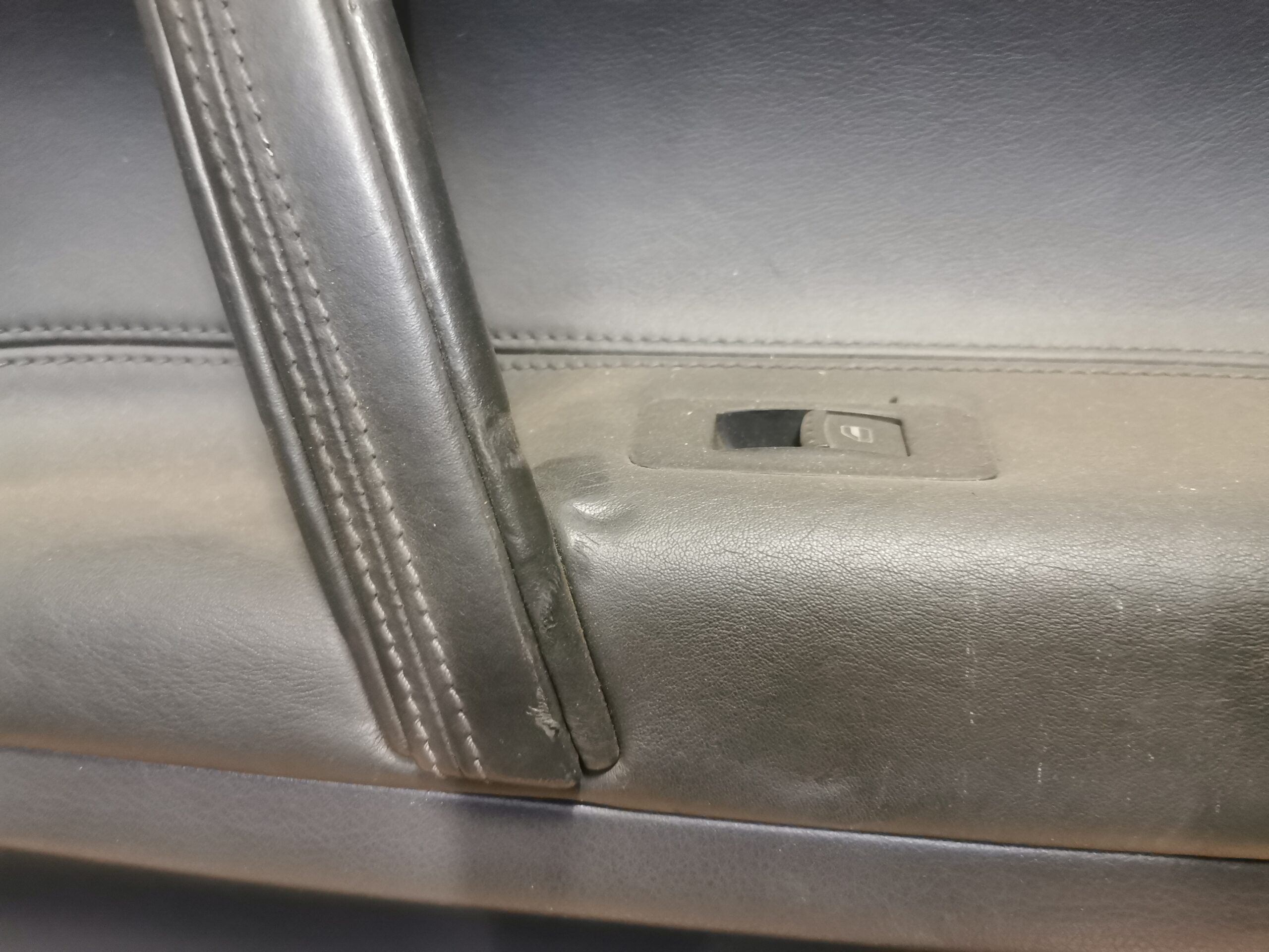 7L6867012 VW Touareg 7L Türverkleidung vorne Rechts Schwarz Leder mit Holzleiste – Bild 2